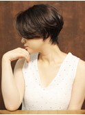 横顔美人ショート