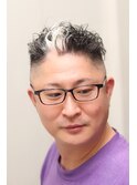 30代40代爽やかツーブロックフェードショートハードカールパーマ