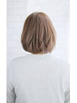 シュシュット(chouchoute)&nbsp;斜めバングデザインカラーシルキーベージュグレージュカラー/123