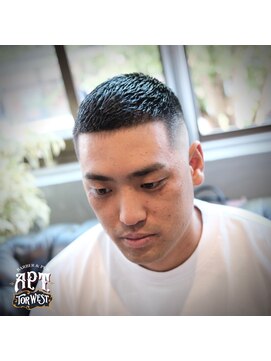 エーピーティートアウエスト(APT. TOR WEST) crop fade