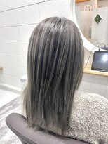 アムヘアー(A.M. hair)&nbsp;【白髪ぼかし】バレイヤージュ風グレージュヘア