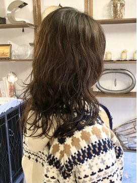 アミュレット バイ サファリ 西荻窪(AMULETTE BY SAFARI) 《お客様スタイル63》ミディアム×カジュアルパーマ