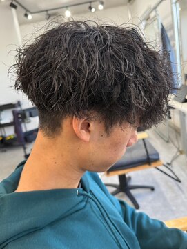 フゥ 宇都宮(FeU) 栃木緩め波巻きパーマシャドウパーマメンズマッシュウルフカット