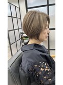 ショートカット 白髪ぼかし 縮毛