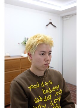 金髪　スパイキーショート　短髪