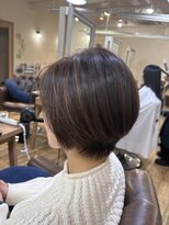 リュッカ(Lycka)&nbsp;白髪ボカシハイライト小顔ショート
