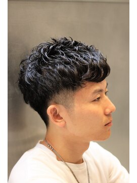 ノイセル(Noisyle) ダウンバングツーブロックパーマスタイル