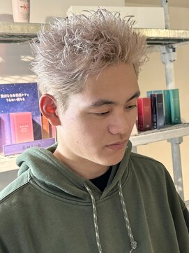 ニュート(Neut ) ケアブリーチダブルカラースパイキーショート