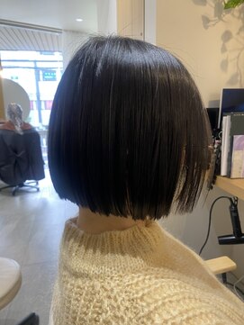 パラゴ(PARAGO.) 黒髪ミニボブスタイル