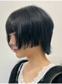 モード黒髪前髪ぱっつんショートウルフレイヤーカット髪質改善