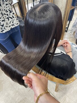 アンフィシュピトロワ(AnFye spi tlow) ジュエリーシステム×LULUトリートメント×縮毛矯正で艶髪に変身