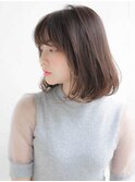 透け感あるベージュ