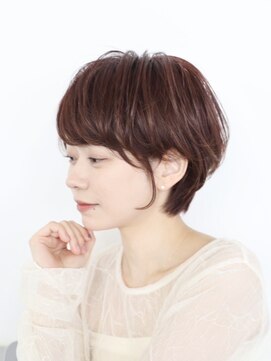 メモリーズ 表参道(Memories) 30代40代50代耳かけショートボブ前髪あり丸みショート白髪ぼかし