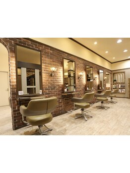 お店の雰囲気が暖かいアットホームなサロン♪細かい気配りを全員が意識しています！お気軽にご来店ください