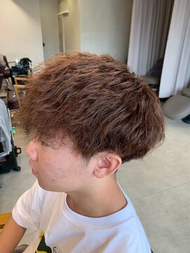 リレーション(Relation) 20代ツイストスパイラルパーマ×フェザーカットマロンブラウン