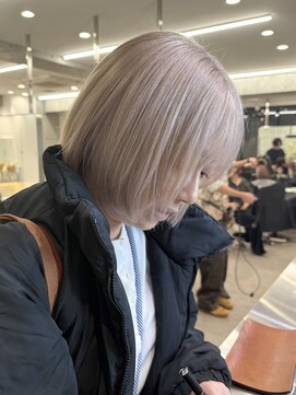サンクプロジェクト(cinq PROJECT) ハイトーン切りっぱなしレイヤーボブホワイトミルクティー原宿