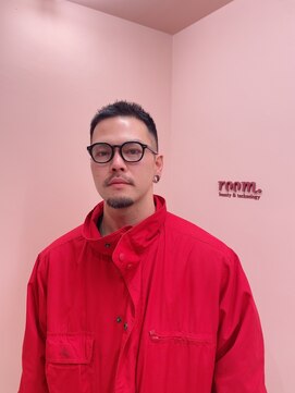 ルーム シンサイバシ(room shinsaibashi) 潔い黒髪フェード。 シンプルが一番かっこいい。