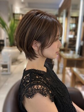 ロハスバイケンジ(LOHAS by KENJE) ふと誰かに見せたくなるくびれショート