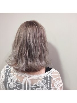 ジーナ セントラル銀座(Zina) 小顔オリーブカラーボブルフハイライトカラークールショート