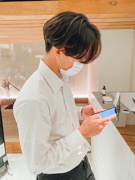 サーリー(SURLY) カルマパーマソフト刈り上げ前下がりセンターパート毛流れパーマ