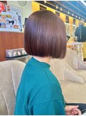 オレンジピンク艶ボブ ツヤ髪 内巻き平行ボブ 20代 ショートボブ