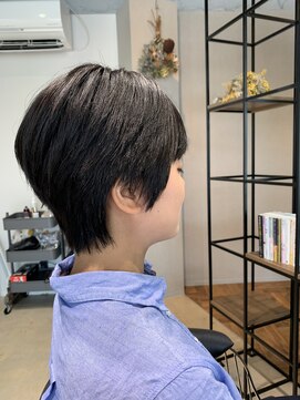 ユリイカビヨウシツ 黒髪ショート