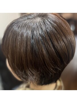 リリ(Liri) ショートボブ