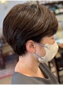 ミセス 大人可愛いハンサムショートスタイル 耳掛けショート