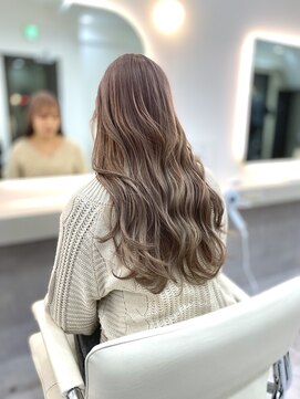 アロア 横浜(Aloa) 韓国×小顔レイヤー×ベージュカラー