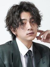 波巻きパーマセンターパート［OCEANTOKYO/メンズサロン/波巻きパーマ/ツイストスパイラル/学割/金髪］