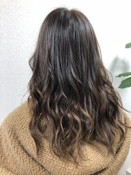 ララ(LALA) スモーキーアッシュグラデーション