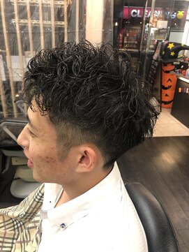 ニーキュウヨン バーバーズストア(294 BARBER's Store) ツーブロック×パーマ