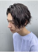 ツイストスパイラルパーマセンターパート刈り上げメンズパーマ