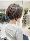 シルキーベージュデザインカラー斜めバング束感ショート