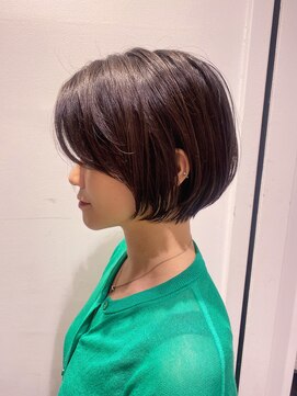 ステア ケース(stair case) ボブに近いショートボブ乾かすだけ耳掛け顔まわりカット