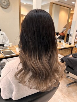 エリス ウメダ(Eliss umeda) ベージュグラデーションカラー