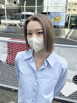 イコ(.ico) アッシュベージュ×切りっぱなしボブ