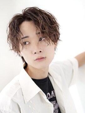 オーシャントーキョー 心斎橋(OCEAN TOKYO WEST) 波巻きパーマツイストスパイラルパーマセンターパートウルフ