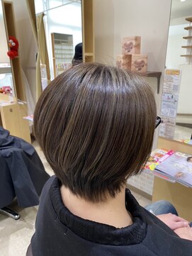 デザイニングヘアードゥ(designing hair Deux) レディースハイライトショートボブ【シルクカラー/ハイライト】