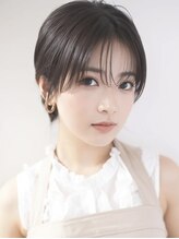 【丸顔さんに◎】おすすめスタイルNo.1：シースルーバング×マッシュショート