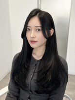 ラクシア(LucxiA)&nbsp;レイヤーカット/韓国ヘア/顔周りカット/暗髪