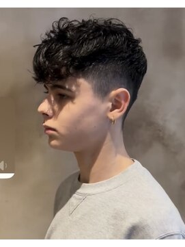 リリック(LYLICK) メンズフェード×スペインカール