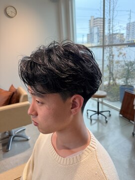 シーツー 三吉店(C2) フェザーショート/刈り上げ/アップバング