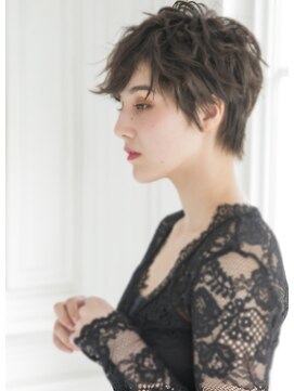 シャンプー 本庄店(SHAMPOO) 少女っぽさと女性らしさが同居したスウィングヘア