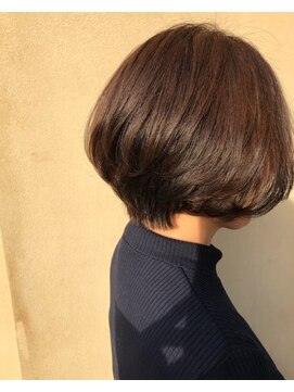 アンソレイユ ヘアー ガーデン(ensoleille hair garden) 骨格が綺麗に見える前下がりショートボブ