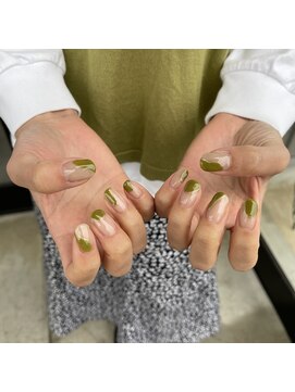 西本整髪 デザインネイルカーキ　ジェルネイル　ニシモトネイル