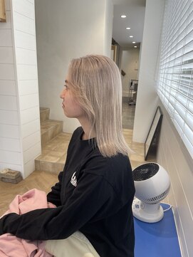 バズ(BUZZ) ホワイトブロンドカラー!