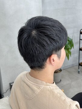 レヴィア(REVIA) ツーブロック刈り上げスタイル黒髪メンズカット