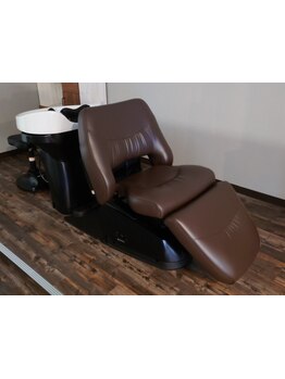 都会のオアシスのような癒し空間で施術を受ける極上ヘッドスパは頭皮も心もリフレッシュできる！