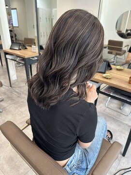 キノ(kino) 【川口】レイヤーカット/ハイライト/白髪ぼかし/立川